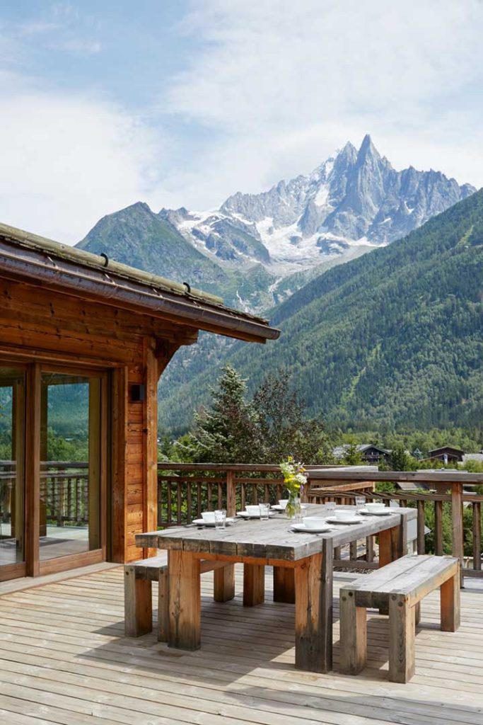 Eco lodge ski chalet in Chamonix with panoramic mountain views and modern design